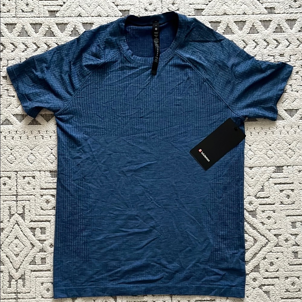 Lululemon Men's Blue T-Shirt